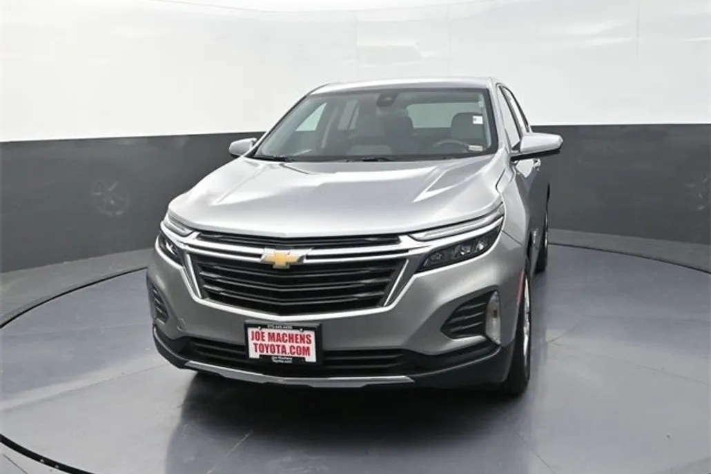 2023 Chevrolet Equinox LT photo 1