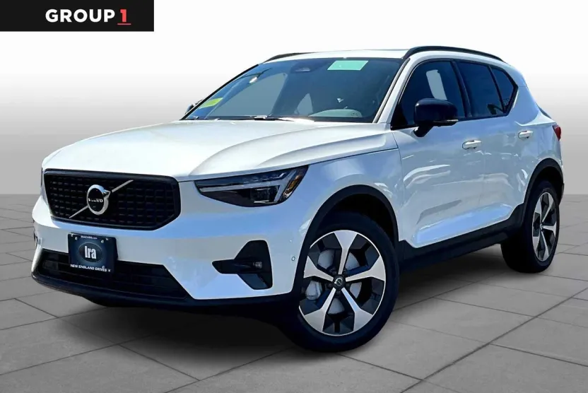 2026 Volvo XC40 Plus photo 1