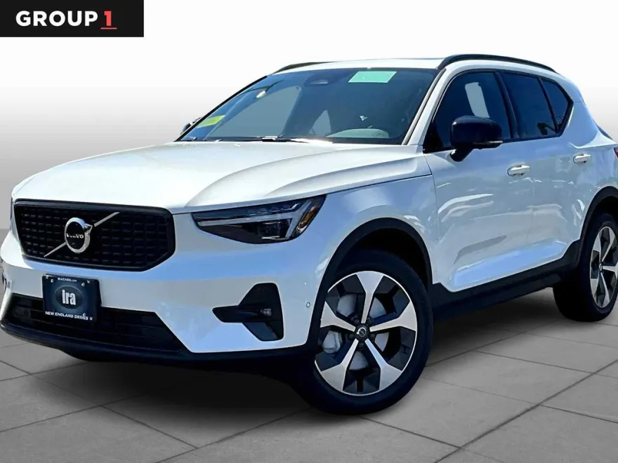 2026 Volvo XC40 Plus photo 1