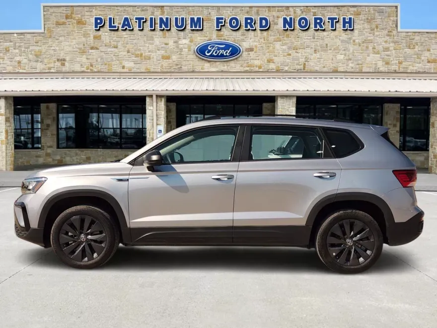 2022 Volkswagen Taos S photo 1