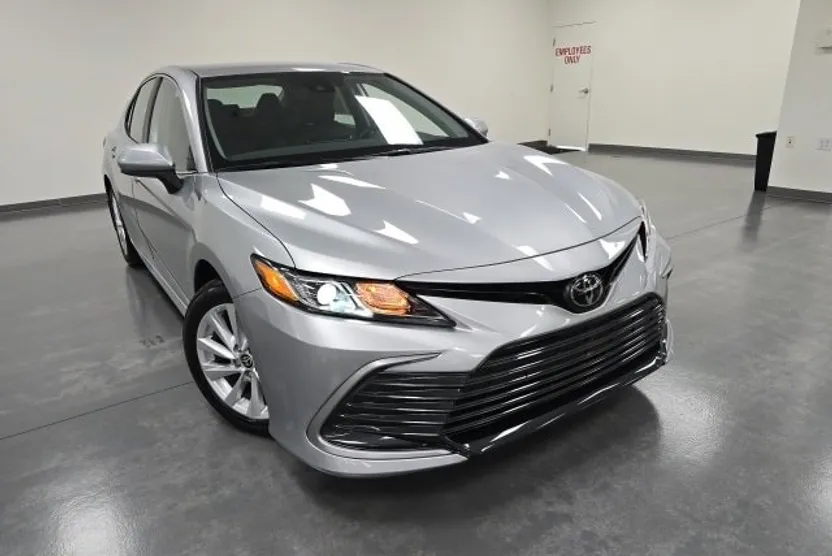 2023 Toyota Camry LE photo 1