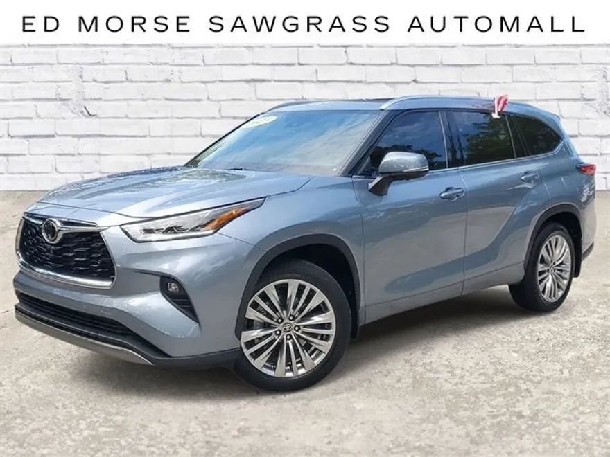 2023 Toyota Highlander L photo 1
