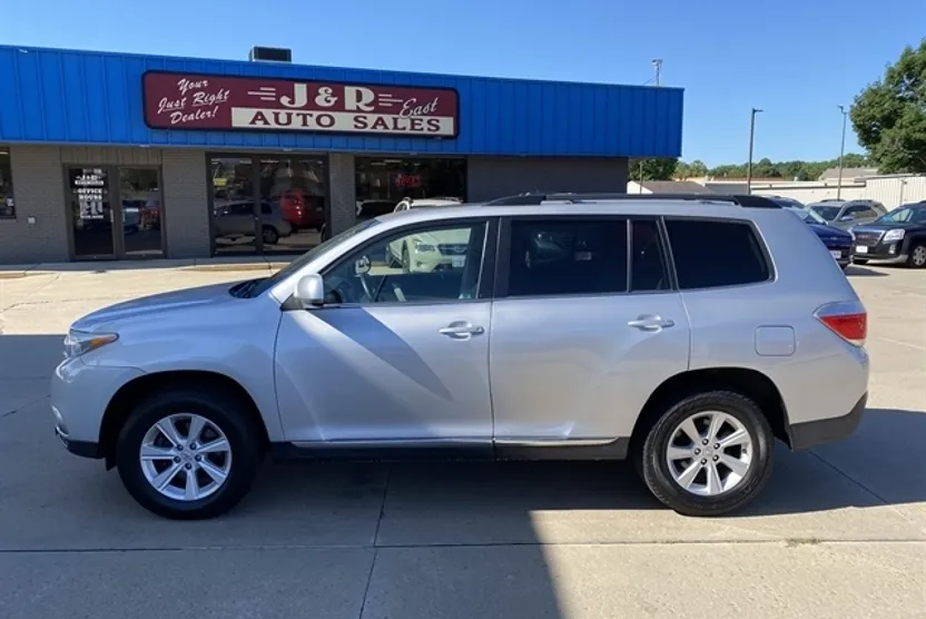 2011 Toyota Highlander SE photo 1