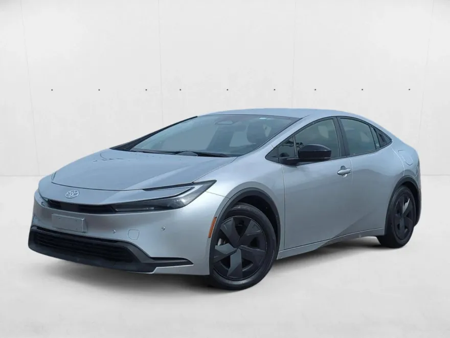 2024 Toyota Prius LE photo 1