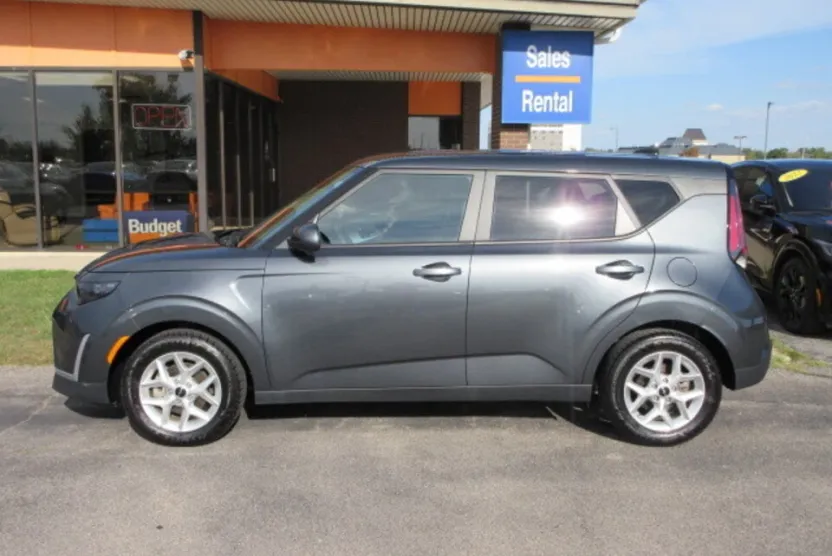 2024 Kia Soul LX photo 1