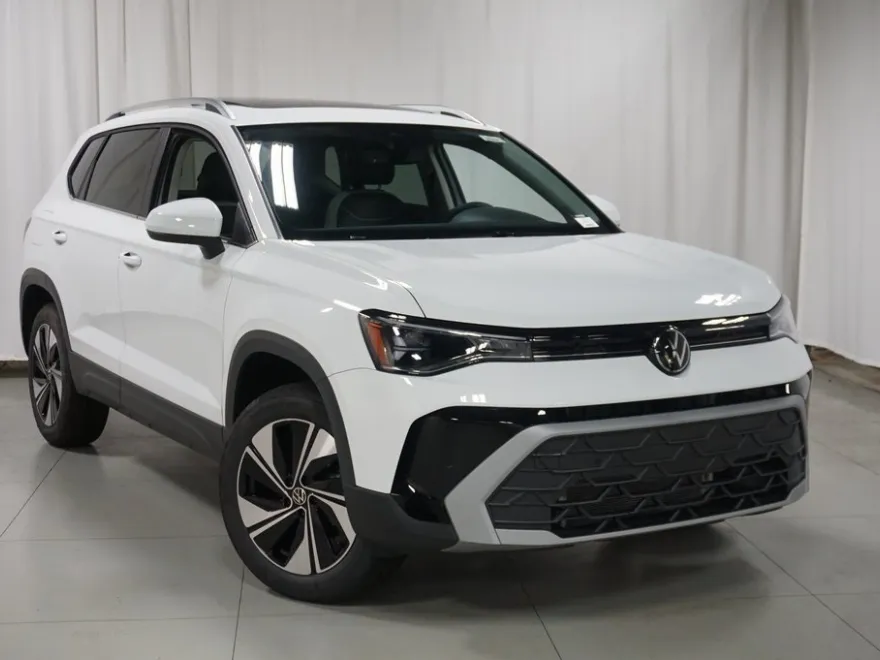 2025 Volkswagen Taos SE photo 1