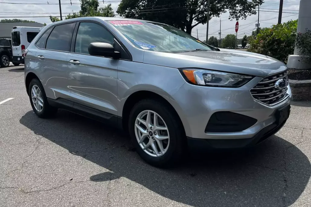 2022 Ford Edge SE photo 1