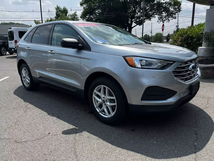 2022 Ford Edge SE photo 1