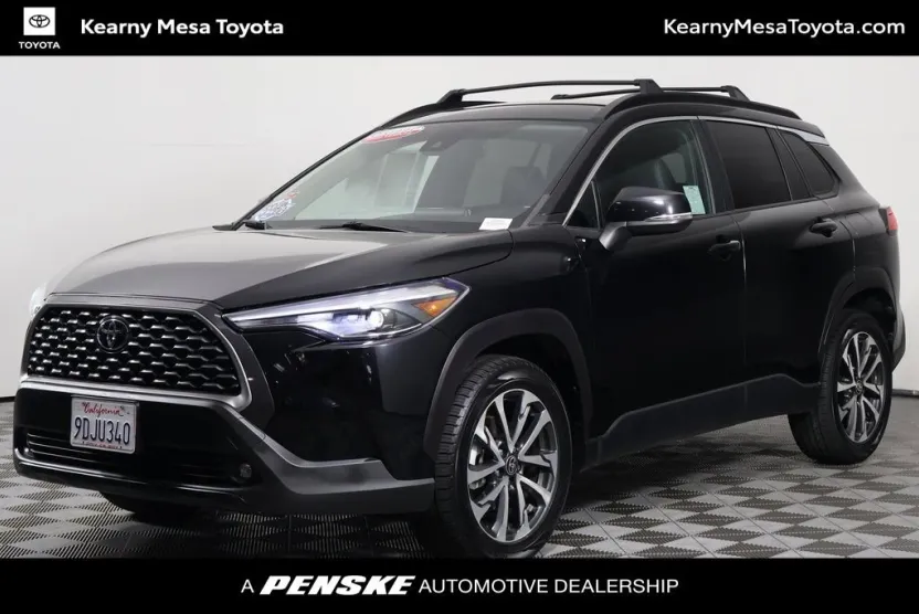 2022 Toyota Corolla Cross XLE photo 1
