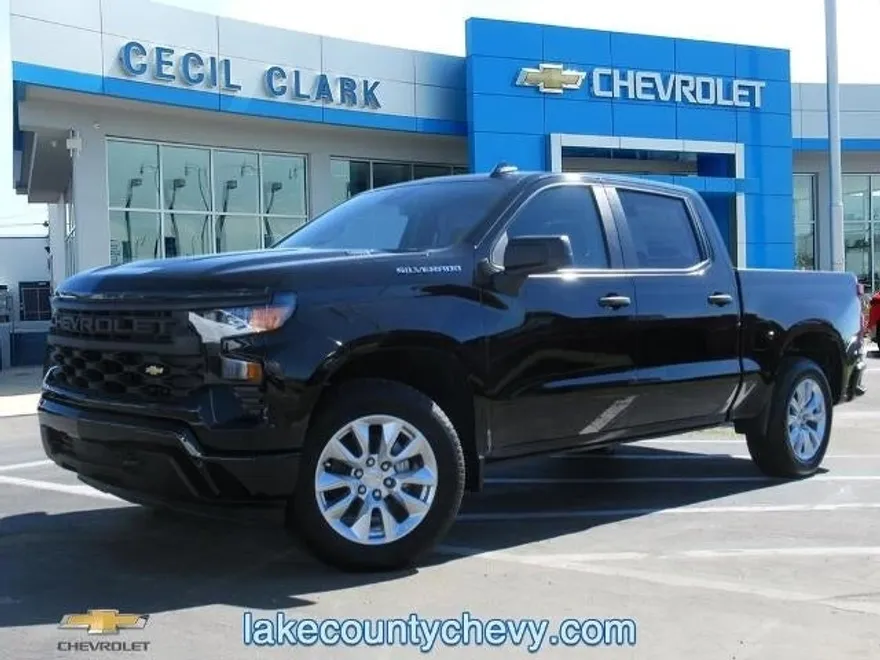 2025 Chevrolet Silverado 1500 Custom photo 1