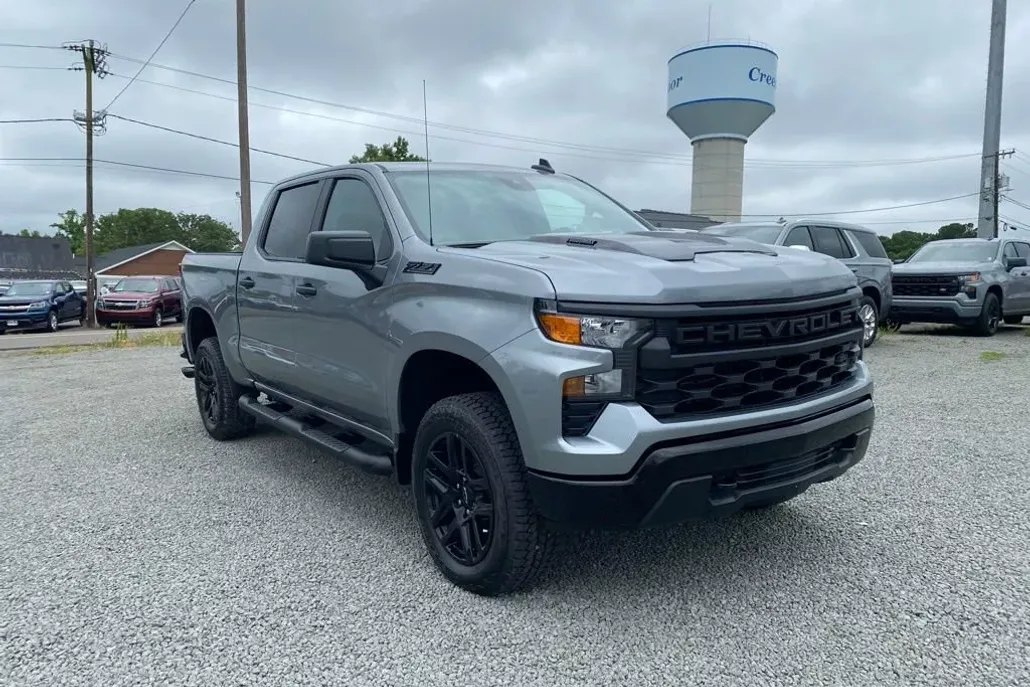 2025 Chevrolet Silverado 1500 Custom photo 1