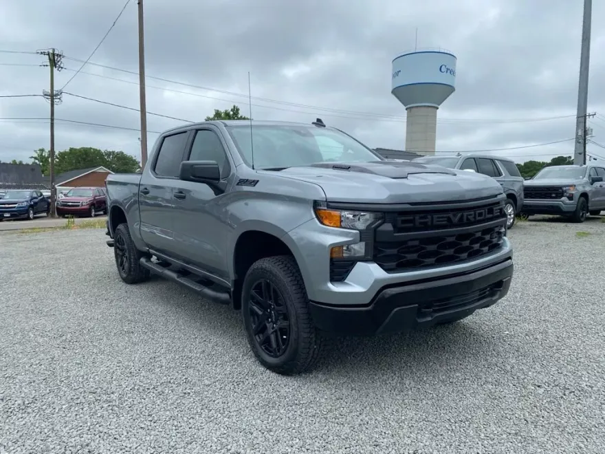2025 Chevrolet Silverado 1500 Custom photo 1