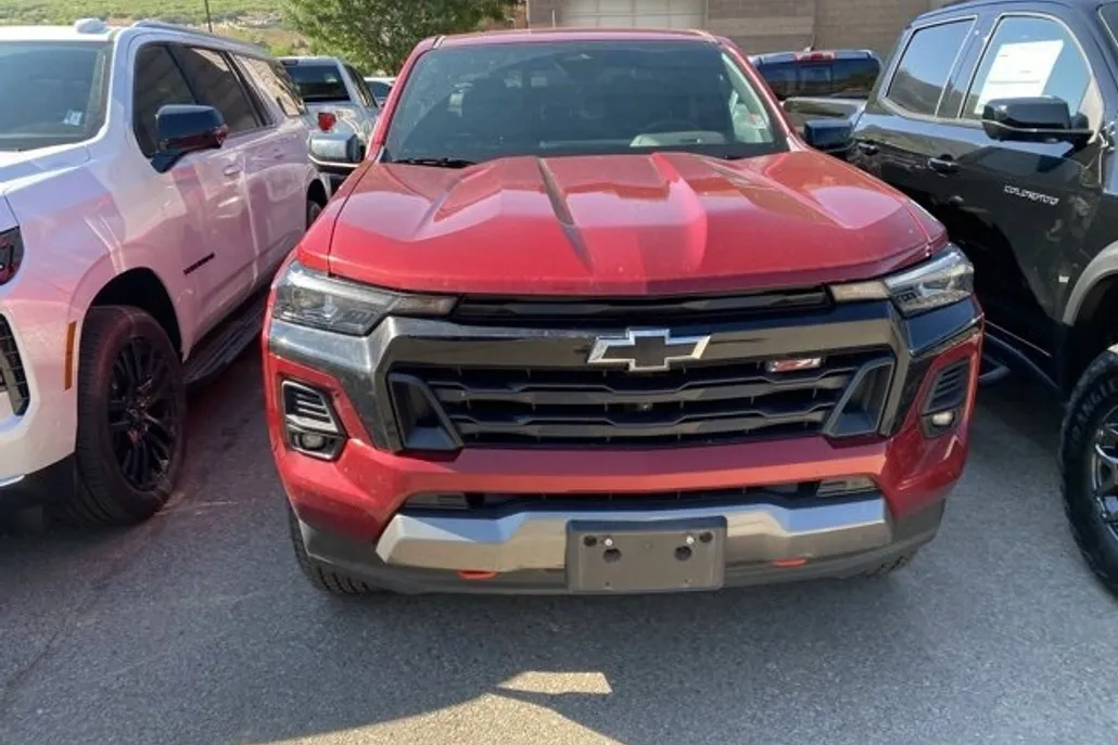 2024 Chevrolet Colorado Z71 photo 1