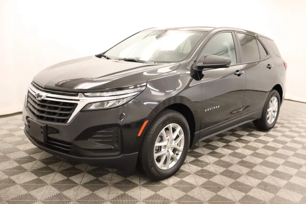 2022 Chevrolet Equinox LS photo 1