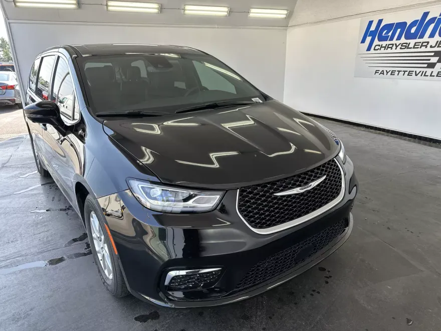 2025 Chrysler Pacifica photo 1
