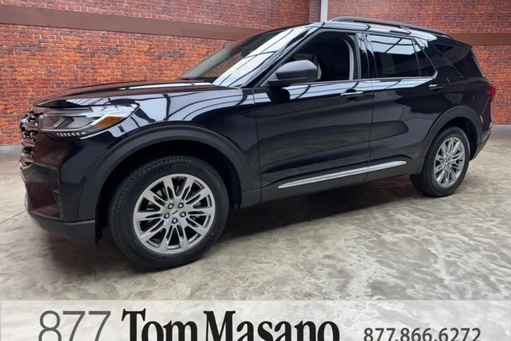 2025 Ford Explorer photo 1