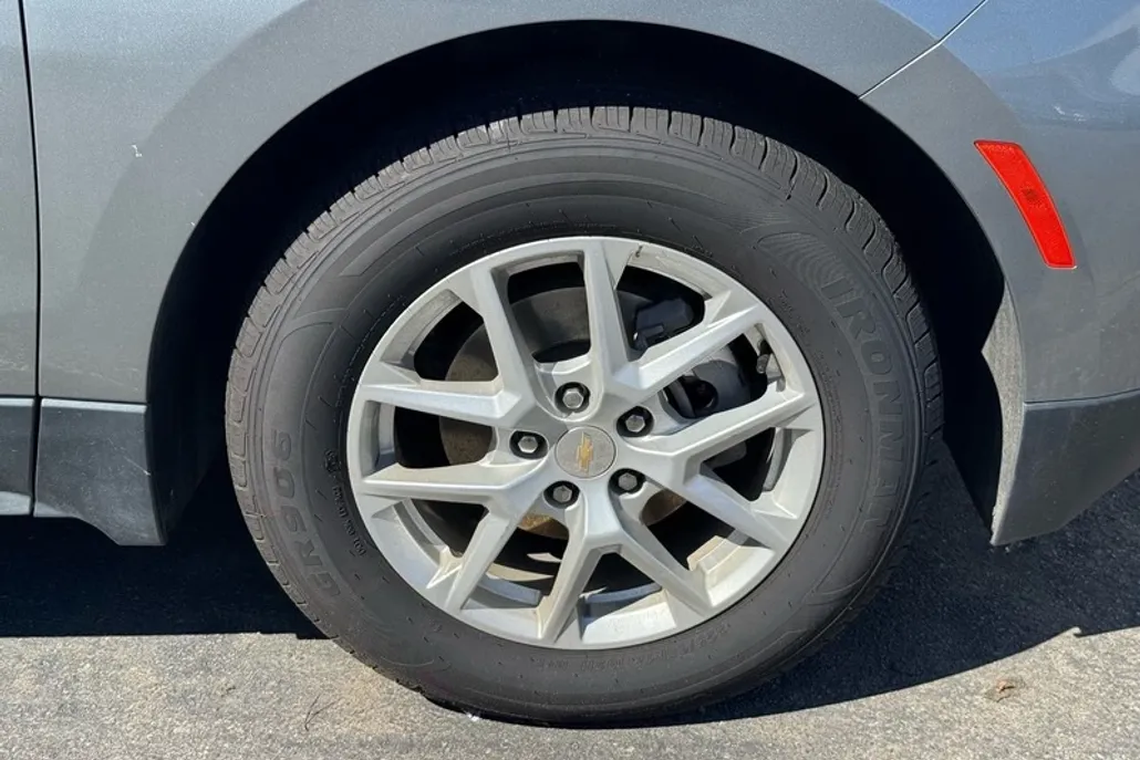 2023 Chevrolet Equinox LT photo 1