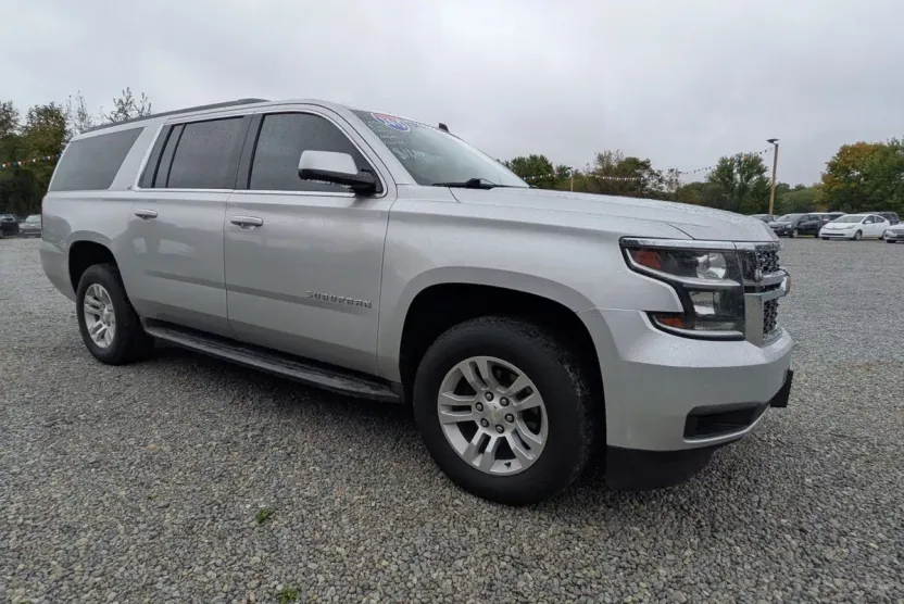 2015 Chevrolet Suburban LT photo 1