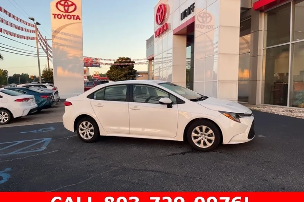 2023 Toyota Corolla LE photo 1