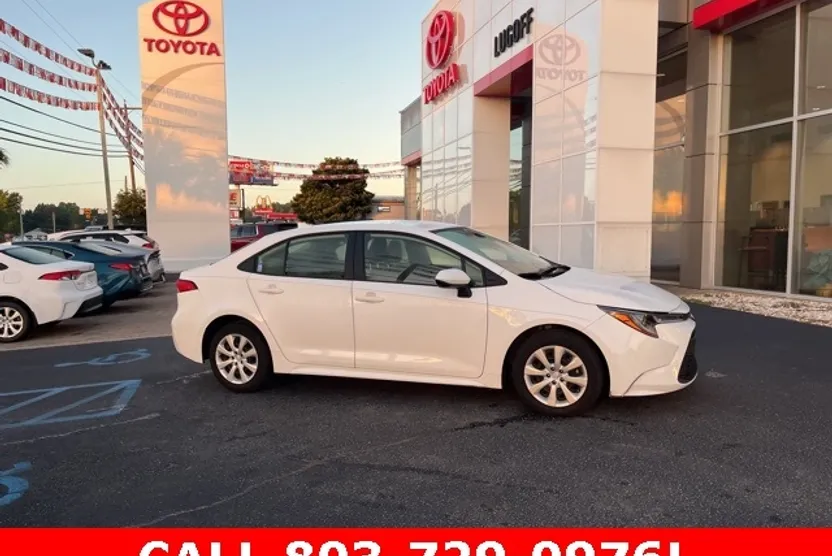 2023 Toyota Corolla LE photo 1