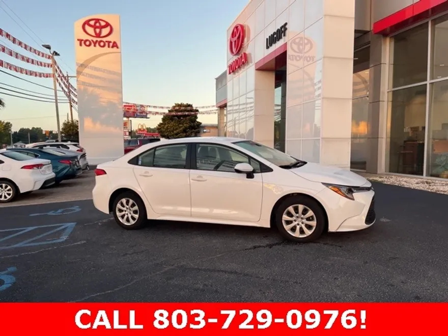 2023 Toyota Corolla LE photo 1