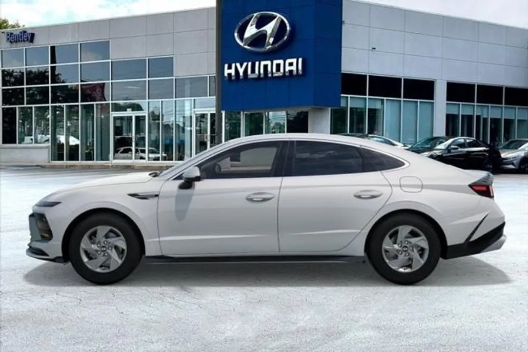 2025 Hyundai Sonata SE photo 1