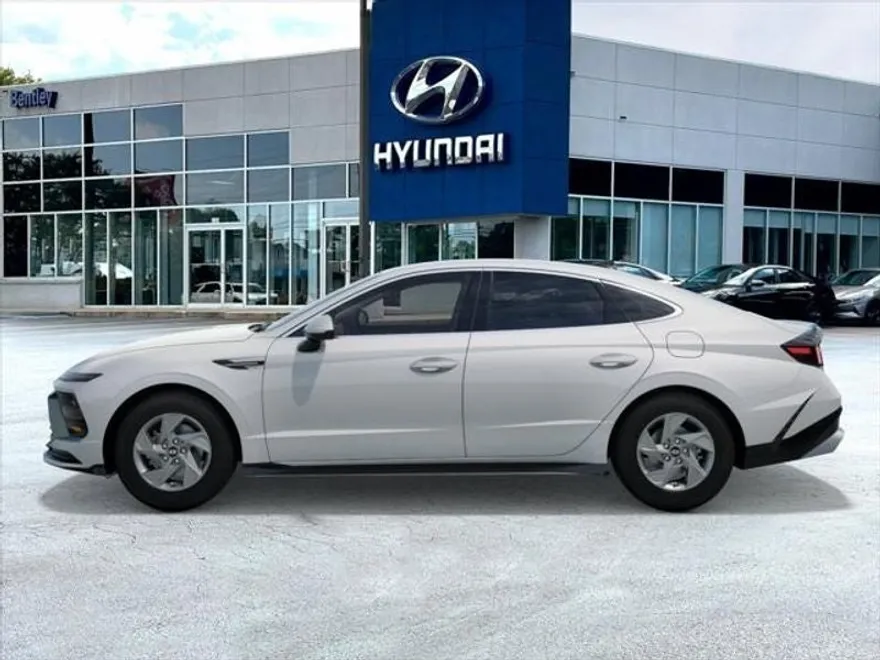 2025 Hyundai Sonata SE photo 1