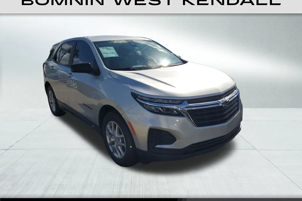 2022 Chevrolet Equinox LS photo 1