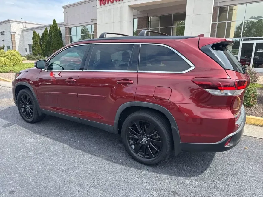 2019 Toyota Highlander SE photo 1