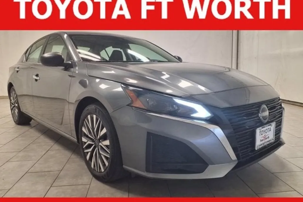 2024 Nissan Altima 2.5 SV photo 1