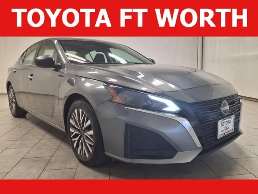 2024 Nissan Altima 2.5 SV photo 1