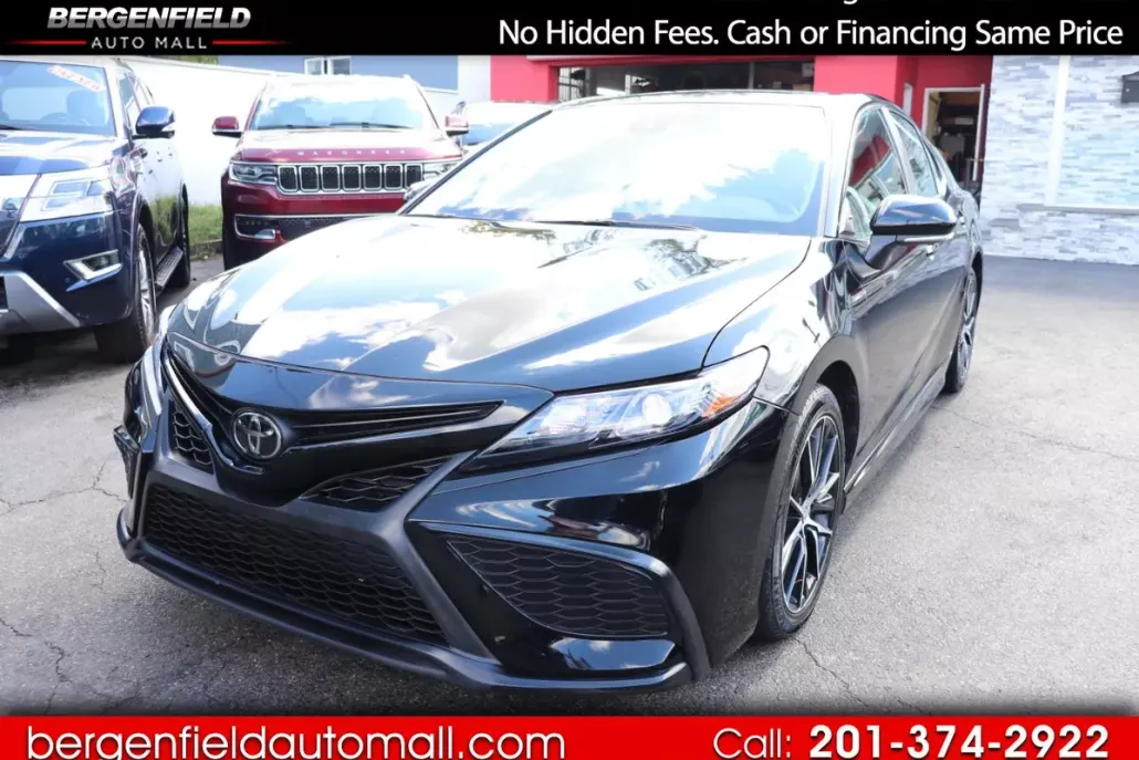 2023 Toyota Camry SE photo 1