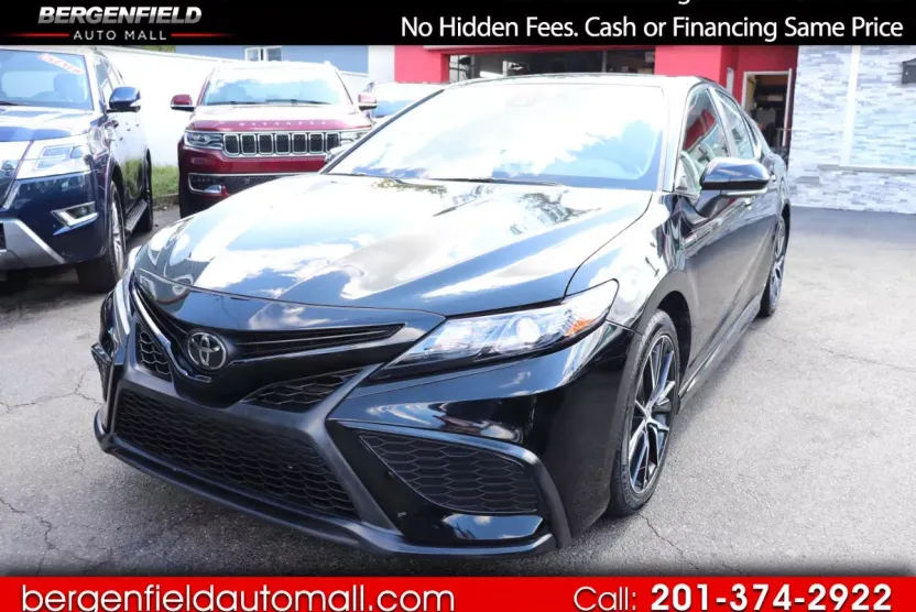 2023 Toyota Camry SE photo 1