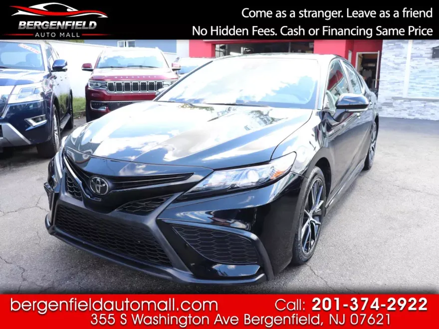2023 Toyota Camry SE photo 1