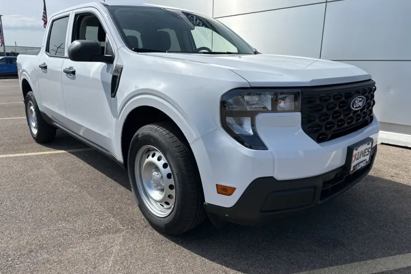 2025 Ford Maverick XL photo 1
