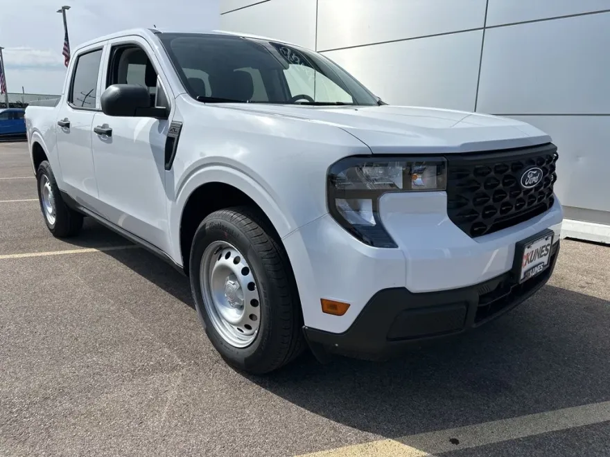 2025 Ford Maverick XL photo 1