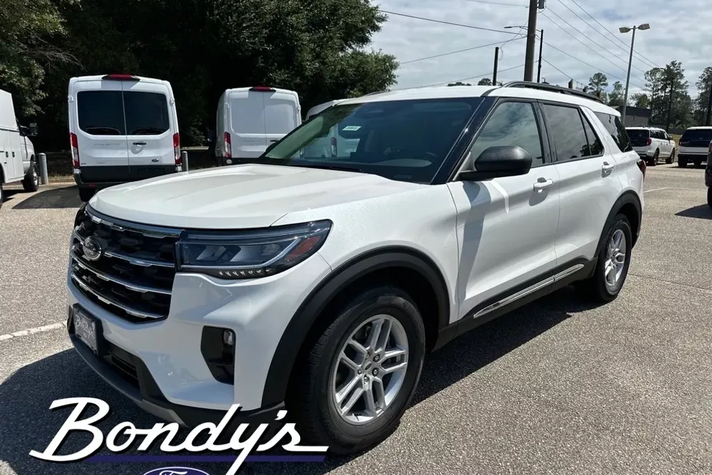 2025 Ford Explorer photo 1