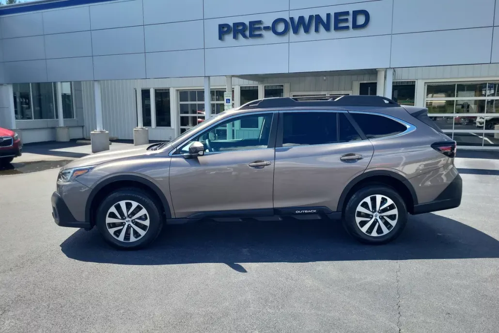 2022 Subaru Outback Premium photo 1