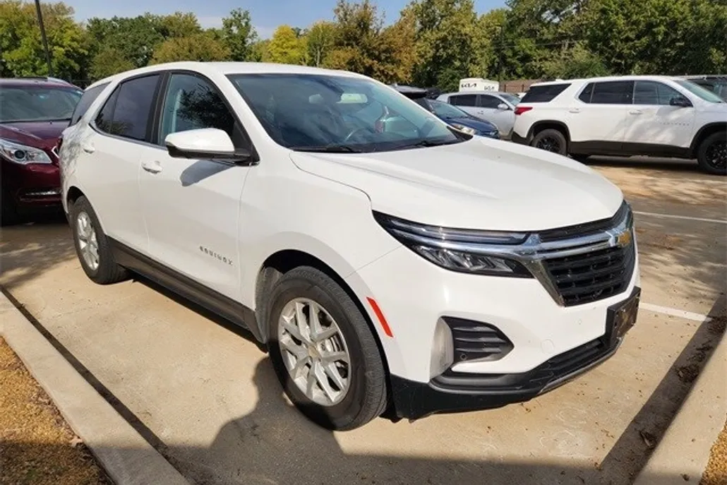 2022 Chevrolet Equinox LT photo 1