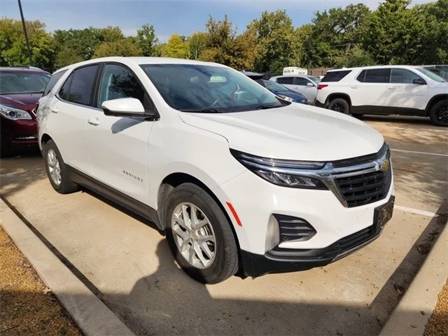 2022 Chevrolet Equinox LT photo 1