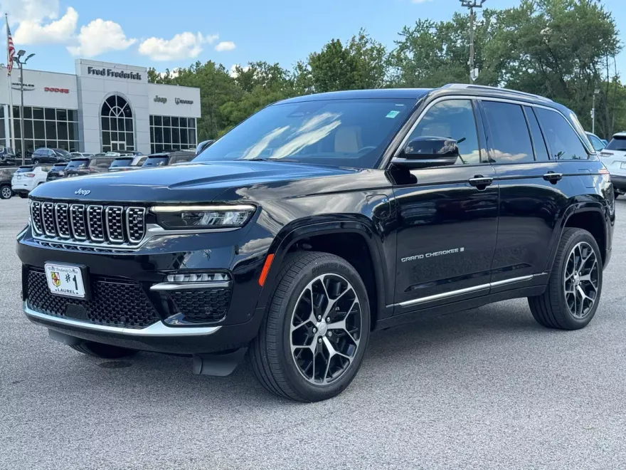 2022 Jeep Cherokee Summit 4xe photo 1