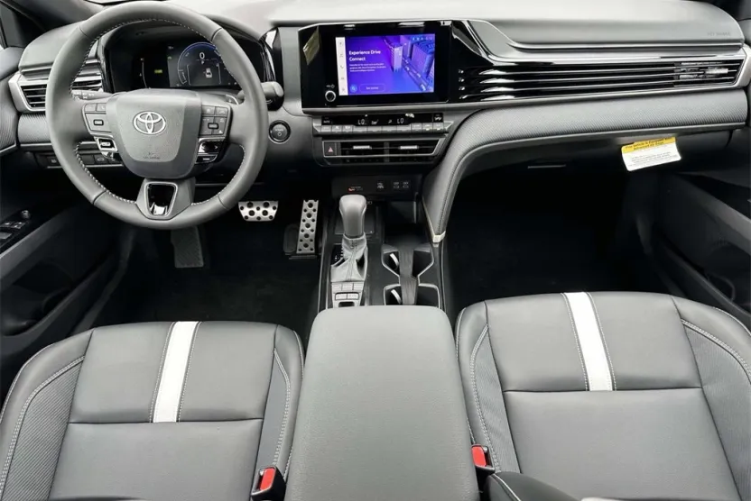 2026 Toyota Camry SE photo 1