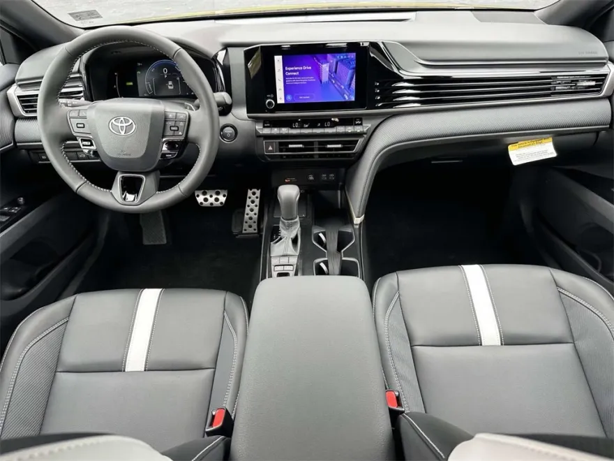 2026 Toyota Camry SE photo 1