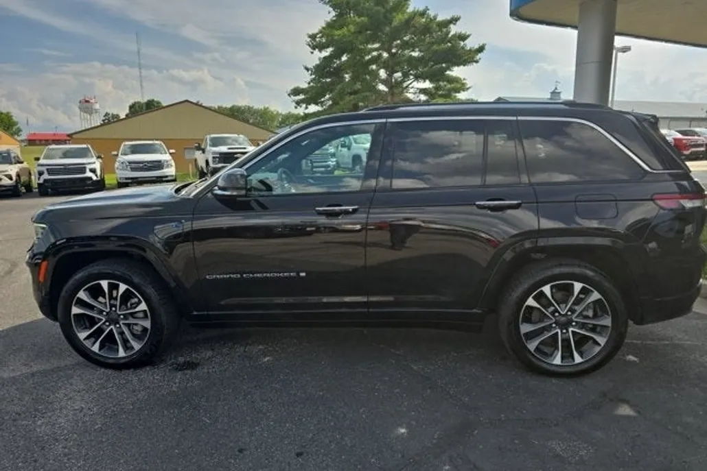 2022 Jeep Grand Cherokee Overland 4xe photo 1