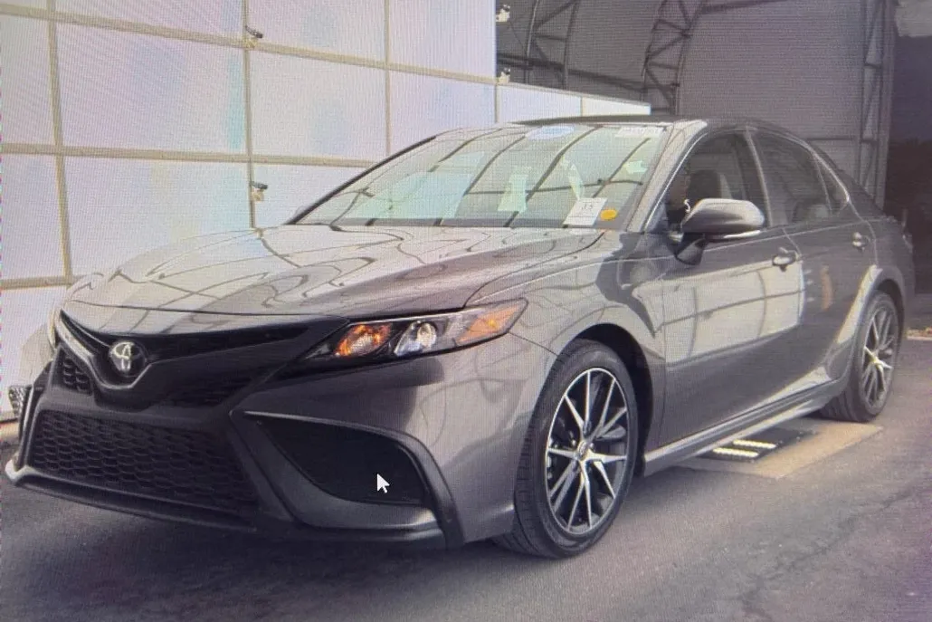 2024 Toyota Camry SE photo 1