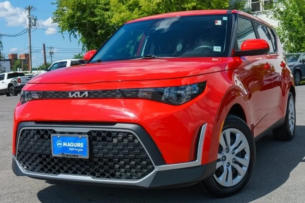 2023 Kia Soul LX photo 1