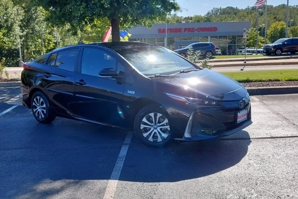 2022 Toyota Prius Prime LE photo 1