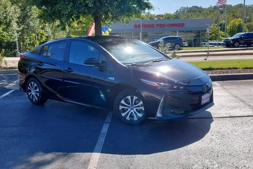 2022 Toyota Prius Prime LE photo 1