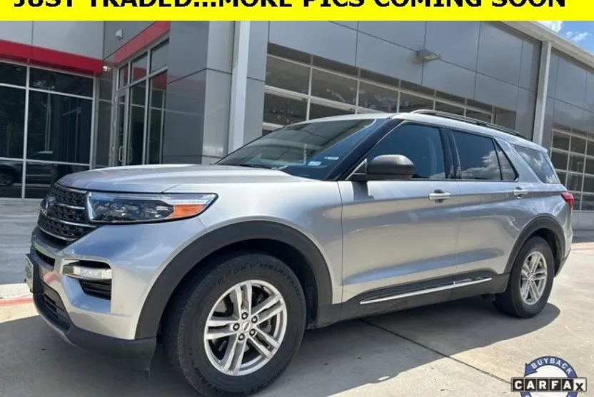 2022 Ford Explorer XLT photo 1