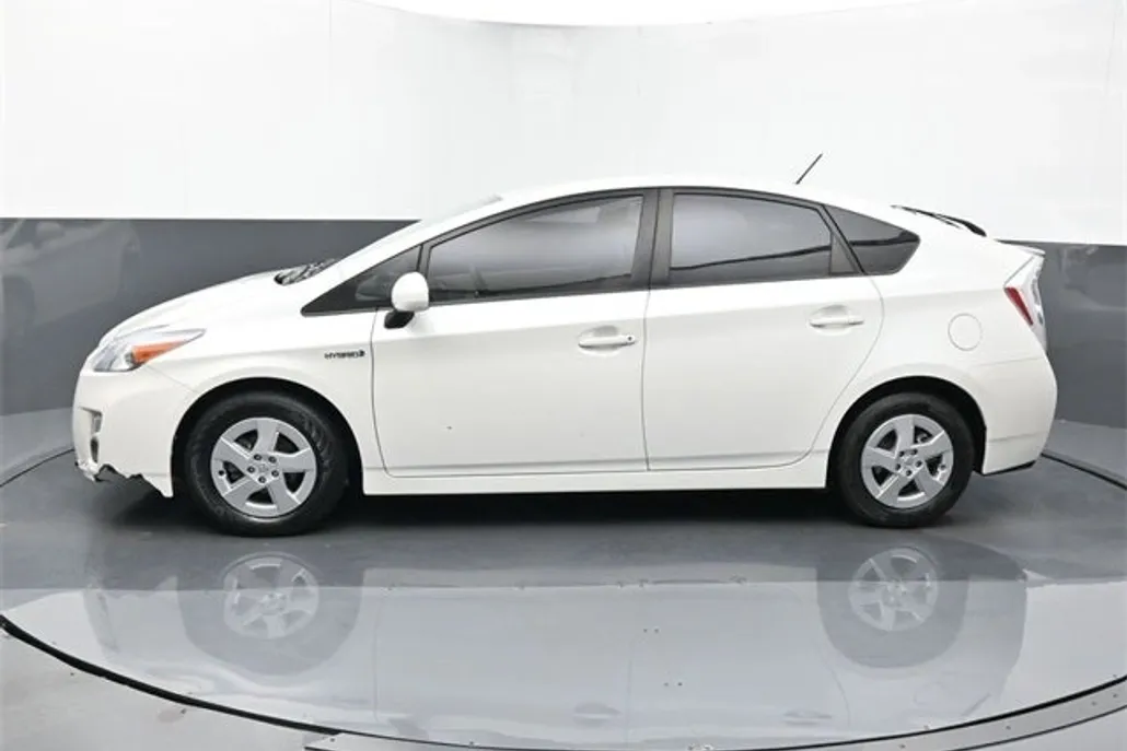 2010 Toyota Prius Two photo 1